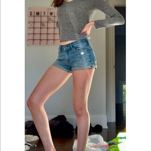 Ripped denim shorts💙